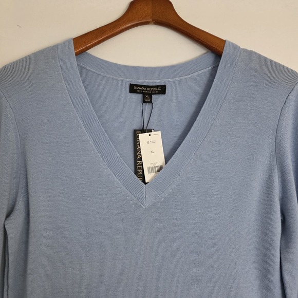 NWT Banana Republic 100% Fine Merino Wool Sweater XL Blue V Neck Lightweight - Picture 4 of 13